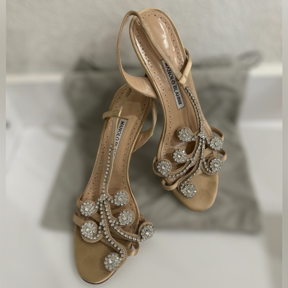 MANOLO BLAHNIK Fernusan Jeweled CRYST Nude Satin Sandals Size 38